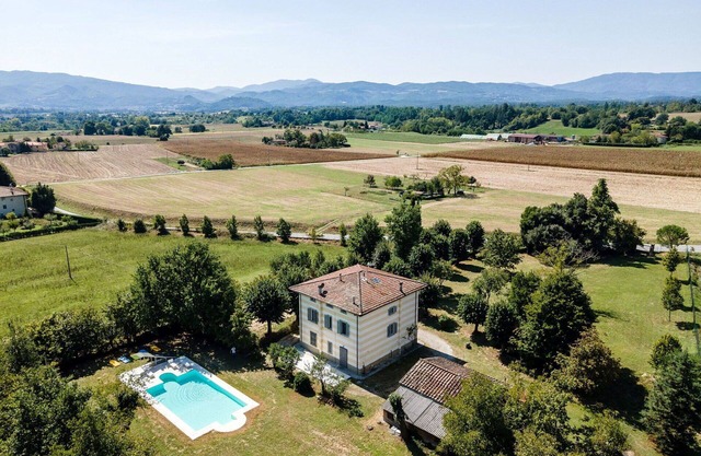 Alleinstehendes Ferienhaus mit W-LAN, privatem Pool, TV, Haustiere erlaubt, Parkplatz
