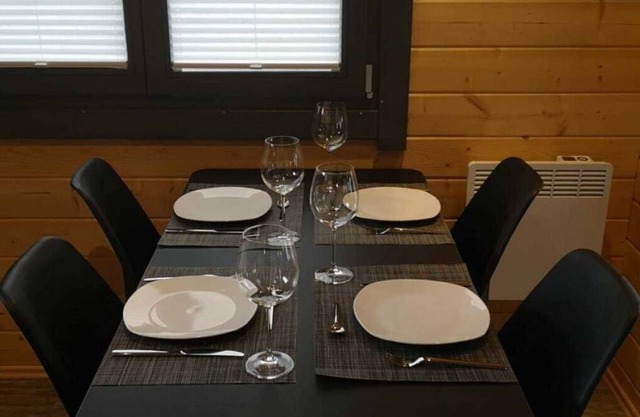 Wunderbares alleinstehendes Ferienhaus für 4 Leute mit TV, Terrasse und Parkplatz