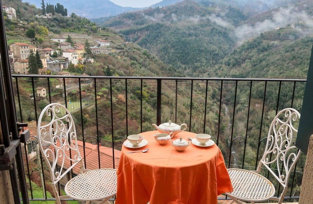 Wunderbares alleinstehendes Ferienhaus mit W-LAN, TV, Balkon, Haustiere erlaubt und Parkplatz