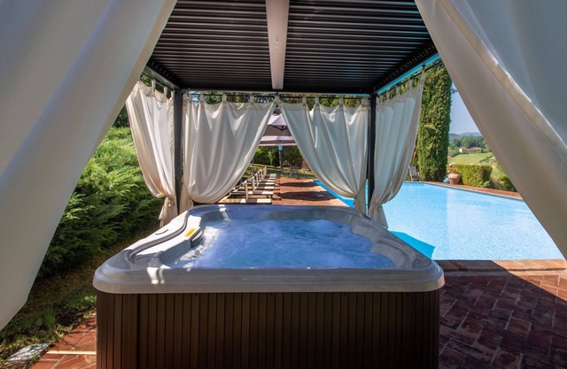 Alleinstehendes Ferienhaus mit privatem Pool, W-LAN, Klimaanlage, TV, Haustiere erlaubt, Parkplatz