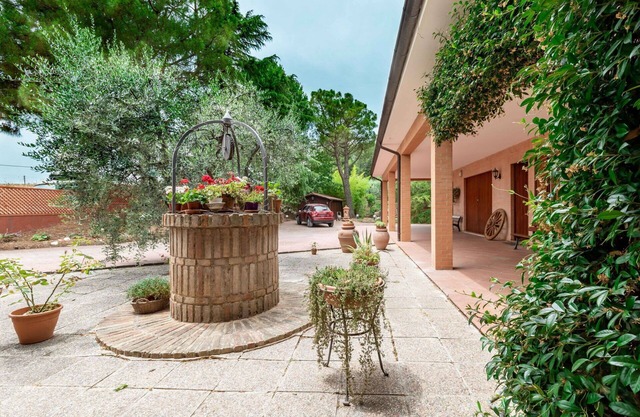 Alleinstehendes Ferienhaus mit Klimaanlage, W-LAN, TV, Innenhof, Panoramablick, Parkplatz