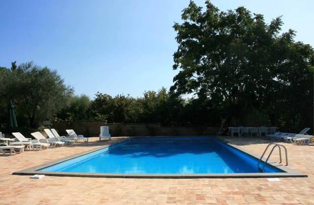 Alleinstehendes Ferienhaus mit privatem Pool, Klimaanlage, W-LAN, TV, Terrasse, Parkplatz