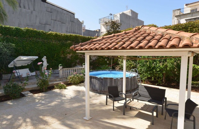 Schönes alleinstehendes Ferienhaus mit privatem Pool, Klimaanlage, W-LAN, TV, Innenhof, Parkplatz
