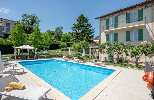 Atemberaubendes alleinstehendes Ferienhaus mit W-LAN, privatem Pool, TV, Innenhof und Parkplatz
