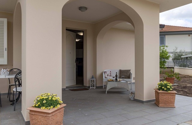 Schönes alleinstehendes Ferienhaus für 4 Gäste mit W-LAN, TV, Innenhof und Parkplatz