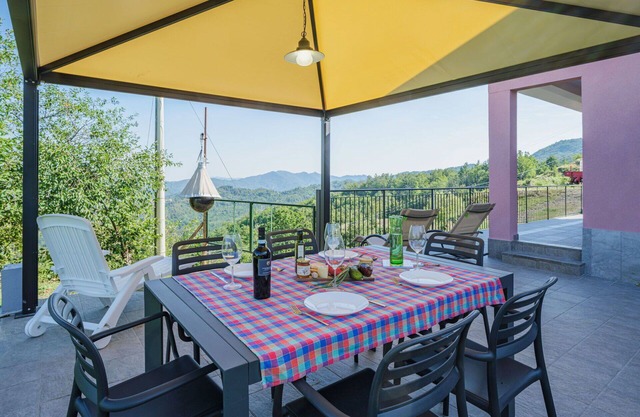 Schönes alleinstehendes Ferienhaus für 6 Leute mit W-LAN, Klimaanlage, TV, Terrasse und Parkplatz