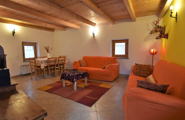 Atemberaubendes alleinstehendes Ferienhaus für 4 Leute mit W-LAN, TV, Balkon und Parkplatz