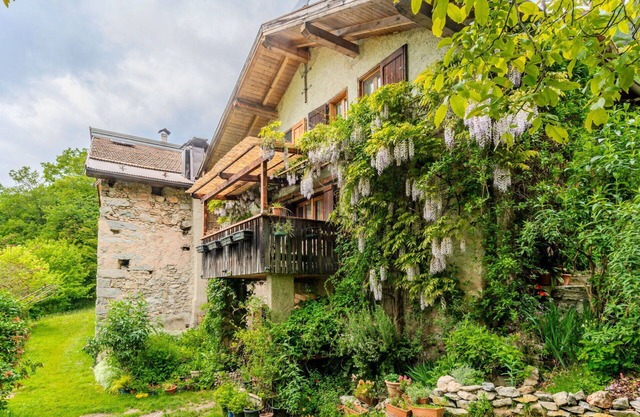 Wunderbares alleinstehendes Ferienhaus mit TV, Innenhof, Haustiere erlaubt, Panoramablick, Parkplatz