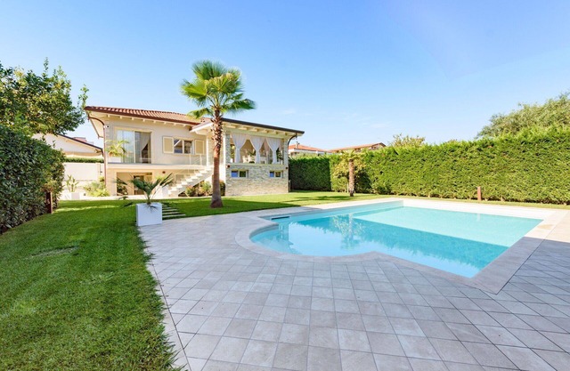 Alleinstehendes Ferienhaus mit privatem Pool, W-LAN, Klimaanlage, TV, bei Forte Dei Marmi