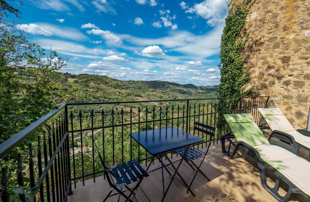 Alleinstehendes Ferienhaus mit W-LAN, Whirlpool, Klimaanlage, TV, Terrasse, Panoramablick