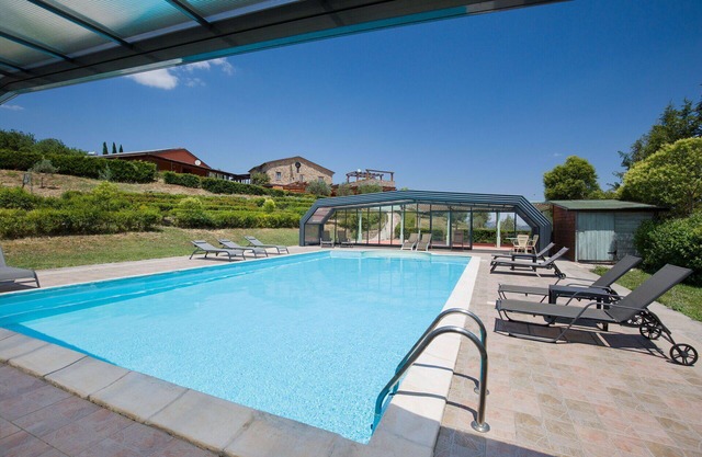 Alleinstehendes Ferienhaus mit Klimaanlage, W-LAN, Pool, TV, Innenhof, Haustiere erlaubt, Parkplatz