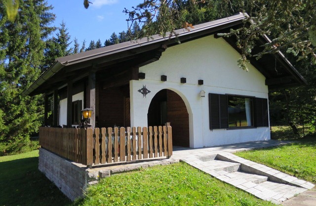 Wunderbares alleinstehendes Ferienhaus für 5 Leute mit TV, Haustiere erlaubt und Parkplatz
