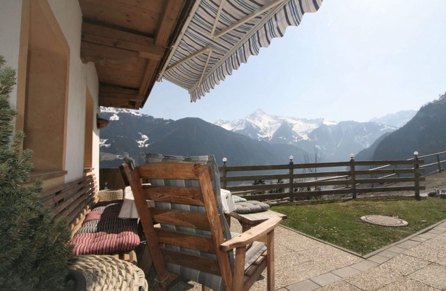 Wunderbares alleinstehendes Ferienhaus für 8 Gäste mit TV, Terrasse und Parkplatz