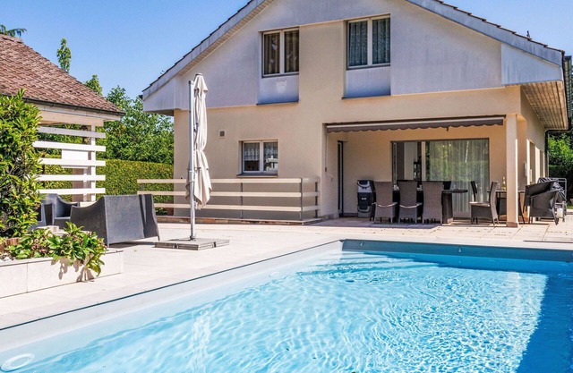 Alleinstehendes Ferienhaus mit W-LAN, privatem Pool, TV, Terrasse, Haustiere erlaubt, Parkplatz