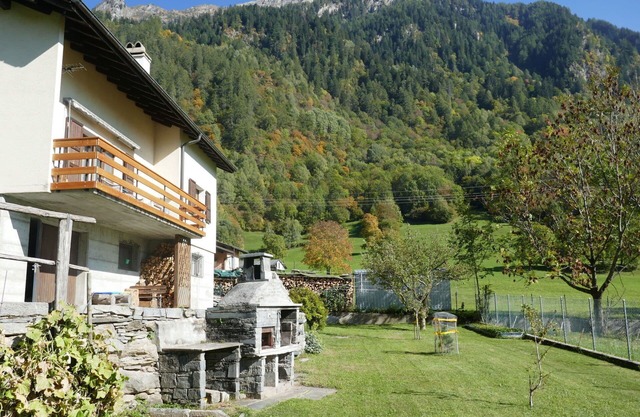 Atemberaubendes alleinstehendes Ferienhaus für 4 Personen mit W-LAN, TV, Balkon und Parkplatz
