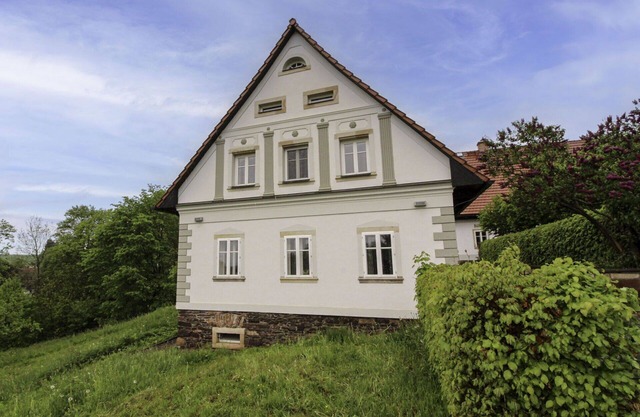 Atemberaubendes alleinstehendes Ferienhaus mit W-LAN, privatem Pool, TV, Terrasse und Parkplatz