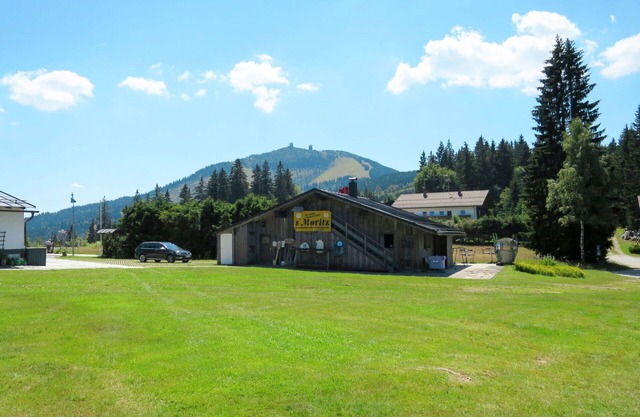 Atemberaubendes alleinstehendes Ferienhaus mit W-LAN, TV, Innenhof, Panoramablick und Parkplatz