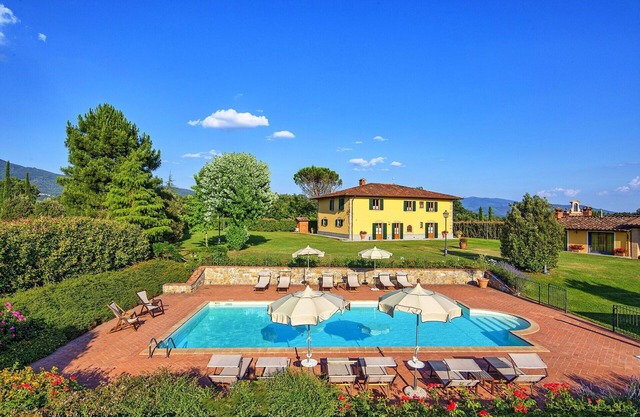 Alleinstehendes Ferienhaus mit W-LAN, privatem Pool, TV, Innenhof, Panoramablick, Parkplatz