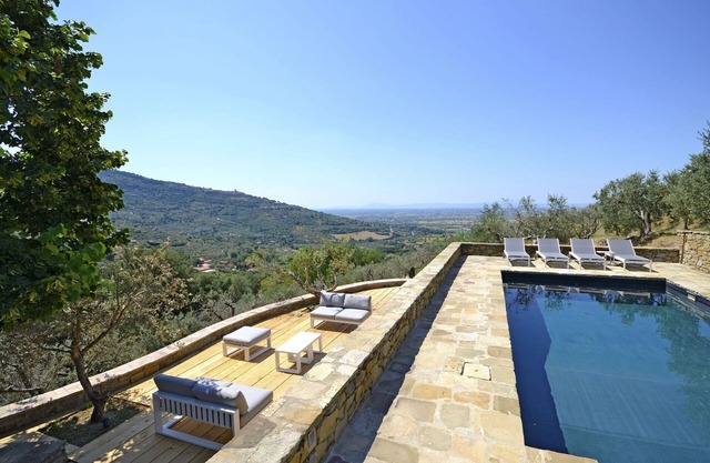 Alleinstehendes Ferienhaus mit privatem Pool, Klimaanlage, W-LAN, TV, Innenhof, Panoramablick