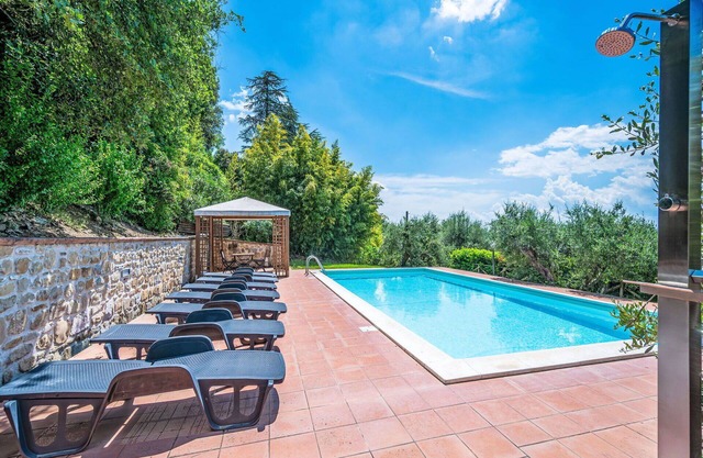 Alleinstehendes Ferienhaus mit Klimaanlage, W-LAN, privatem Pool, TV, Innenhof, Parkplatz