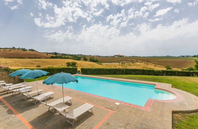 Alleinstehendes Ferienhaus mit W-LAN, privatem Pool, TV, Innenhof, Panoramablick, Parkplatz