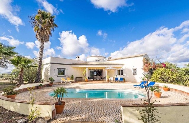 Schöne private Villa für 1-6 Personen auf einem großen Landgut mit Swimmingpool.