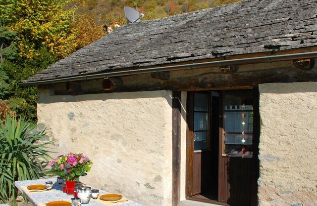 Schönes alleinstehendes Ferienhaus für 4 Personen mit W-LAN, TV und Haustiere erlaubt