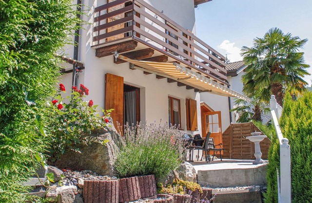 Atemberaubendes alleinstehendes Ferienhaus für 4 Gäste mit W-LAN, TV, Balkon und Parkplatz