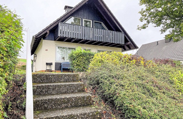 Schönes alleinstehendes Ferienhaus mit W-LAN, TV, Terrasse, Haustiere erlaubt und Parkplatz