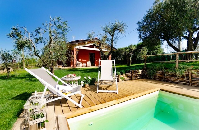 Alleinstehendes Ferienhaus mit privatem Pool, Klimaanlage, W-LAN, Haustiere erlaubt, Parkplatz