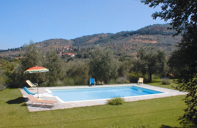 Schönes alleinstehendes Ferienhaus mit W-LAN, privatem Pool, TV und Parkplatz