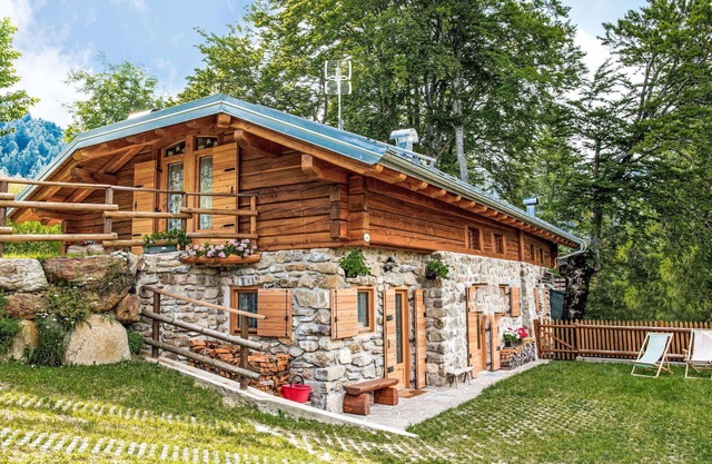 Alleinstehendes Ferienhaus mit W-LAN, TV, Innenhof, Haustiere erlaubt, Panoramablick, Parkplatz