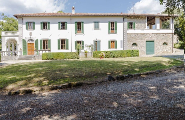 Alleinstehendes Ferienhaus mit W-LAN, privatem Pool, TV, Terrasse, Panoramablick, Parkplatz