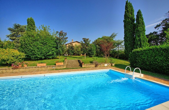 Schönes alleinstehendes Ferienhaus mit privatem Pool, Klimaanlage, TV, Panoramablick, Parkplatz