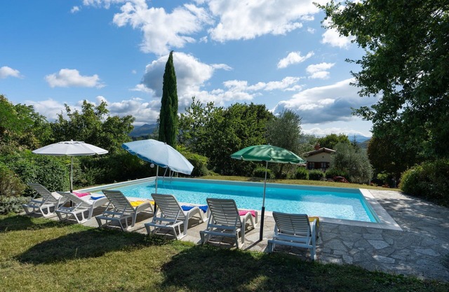 Alleinstehendes Ferienhaus mit Whirlpool, privatem Pool, W-LAN, TV, Panoramablick, Parkplatz