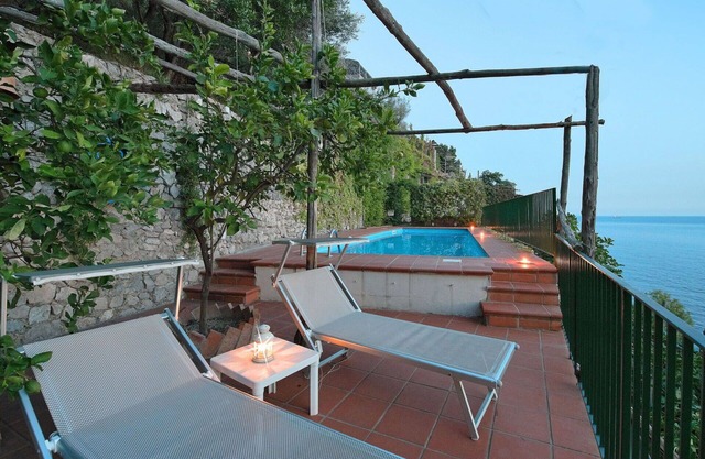 Alleinstehendes Ferienhaus mit Klimaanlage, Pool, W-LAN, TV, Terrasse, Panoramablick, Parkplatz