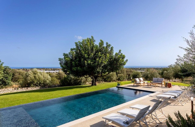 Alleinstehendes Ferienhaus mit privatem Pool, Klimaanlage, W-LAN, TV, Terrasse, Parkplatz