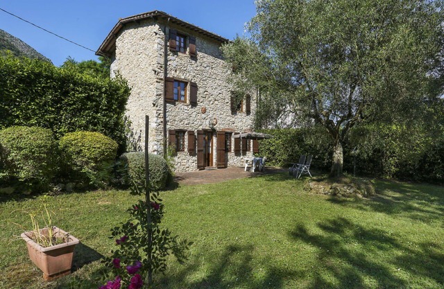 Wunderbares alleinstehendes Ferienhaus mit W-LAN, TV, Innenhof, Haustiere erlaubt und Parkplatz