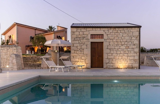Beautiful private villa for 8 guests with private pool, WIFI, A/C, TV, terrace and parking
