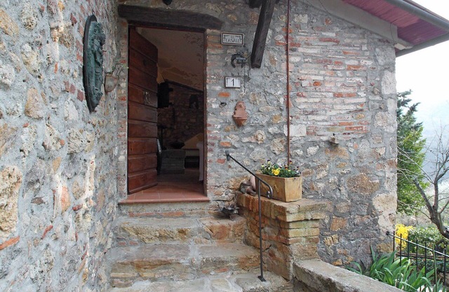 Alleinstehendes Ferienhaus mit W-LAN, privatem Pool, TV, Innenhof, Haustiere erlaubt, Parkplatz