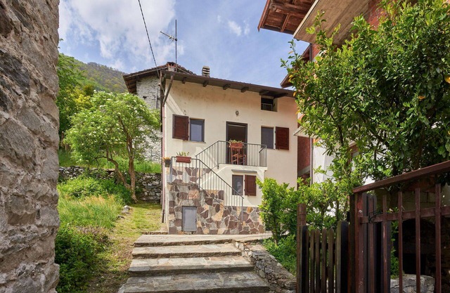 Atemberaubendes alleinstehendes Ferienhaus mit W-LAN, Innenhof, Haustiere erlaubt und Parkplatz
