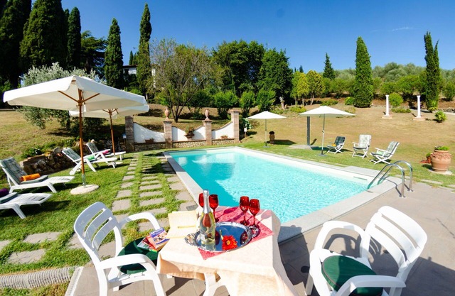 Alleinstehendes Ferienhaus mit W-LAN, Klimaanlage, privatem Pool, TV, Haustiere erlaubt, Parkplatz