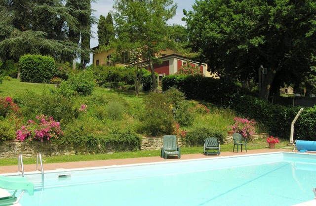 Alleinstehendes Ferienhaus mit privatem Pool, W-LAN, TV, Innenhof, Panoramablick, Parkplatz