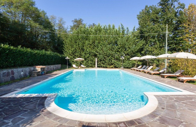 Alleinstehendes Ferienhaus mit W-LAN, privatem Pool, Sauna, TV, Innenhof, Panoramablick, Parkplatz