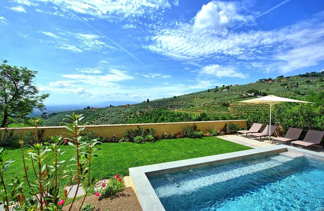 Alleinstehendes Ferienhaus mit privatem Pool, W-LAN, Klimaanlage, TV, Panoramablick, Parkplatz