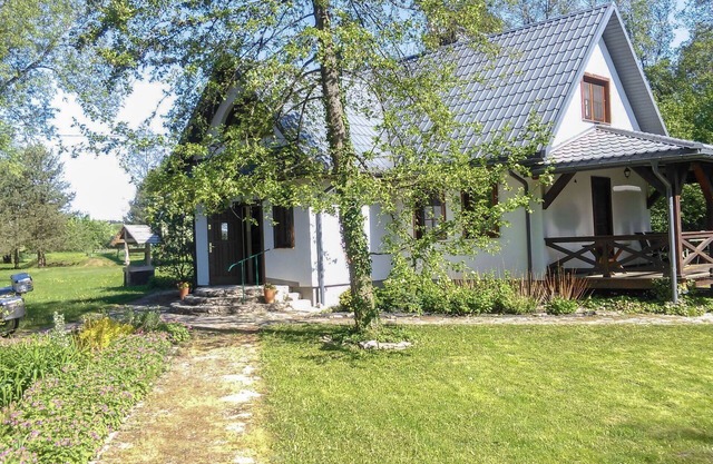 Wunderbares alleinstehendes Ferienhaus für 8 Leute mit Terrasse, Haustiere erlaubt und Parkplatz