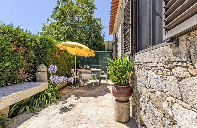 Atemberaubendes alleinstehendes Ferienhaus für 4 Leute mit W-LAN, TV, Terrasse und Parkplatz