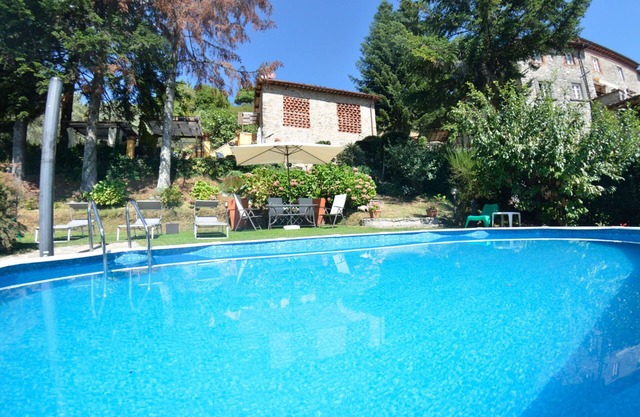 Schönes alleinstehendes Ferienhaus mit Whirlpool, W-LAN, privatem Pool, Klimaanlage, TV, Terrasse