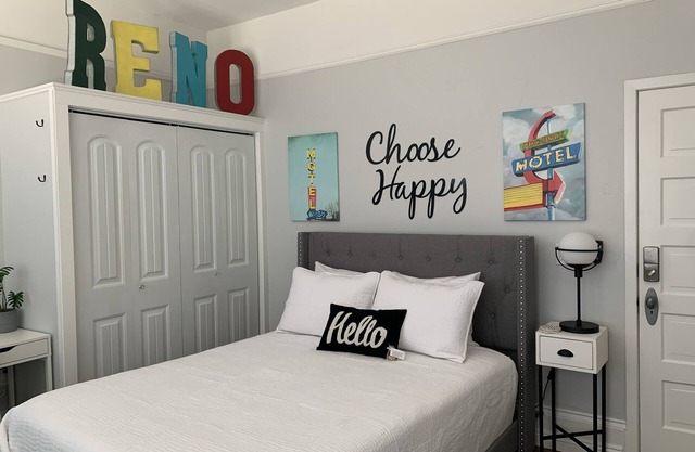 Beautiful Professionals Furnished Studio in Midtown Historic Home