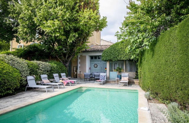 Beautiful Provencal Bastide, 8 bedrooms, 20 beds, swimming pool, AC, wifi
